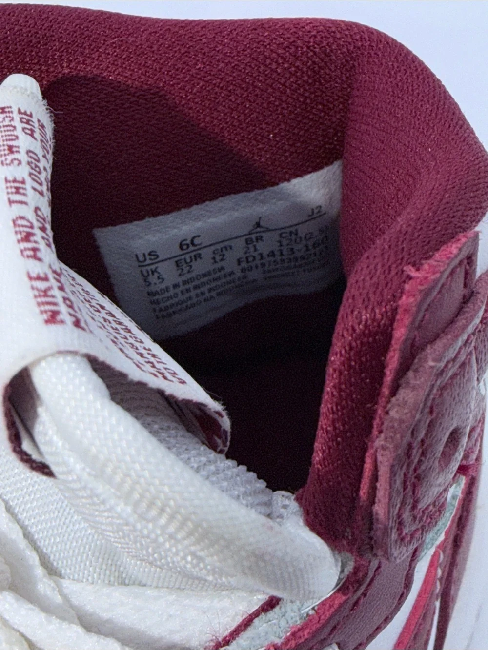 Nike Air Jordan 1 Retro High OG - Size 5.5